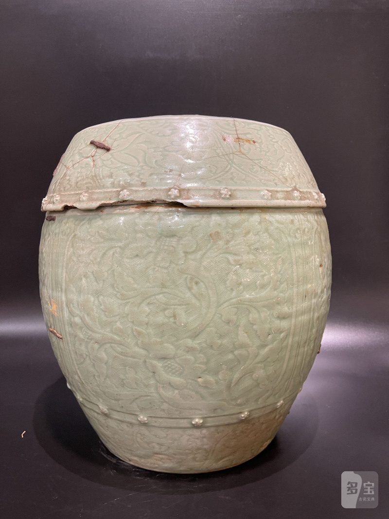 明 龙泉窑青釉花卉纹鼓钉绣墩 - 图2